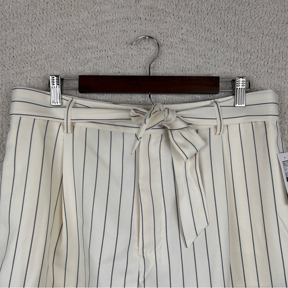 89th + Madison Shorts Womens 6 Ivory Black Pin Stripe Boho Beach High Waist - Picture 2 of 9